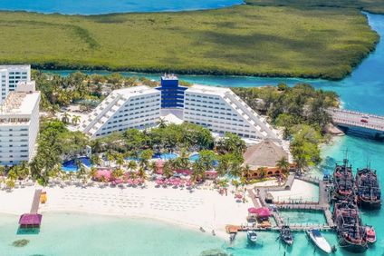 Grand Oasis Palm