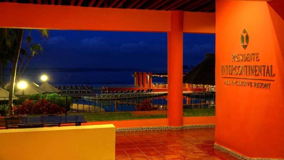 Holiday Inn Resort Ixtapa Lobby