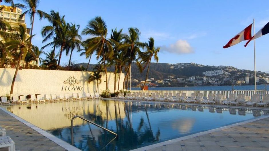 Elcano Hotel Pool
