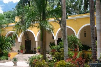 Hacienda Chichen Resort