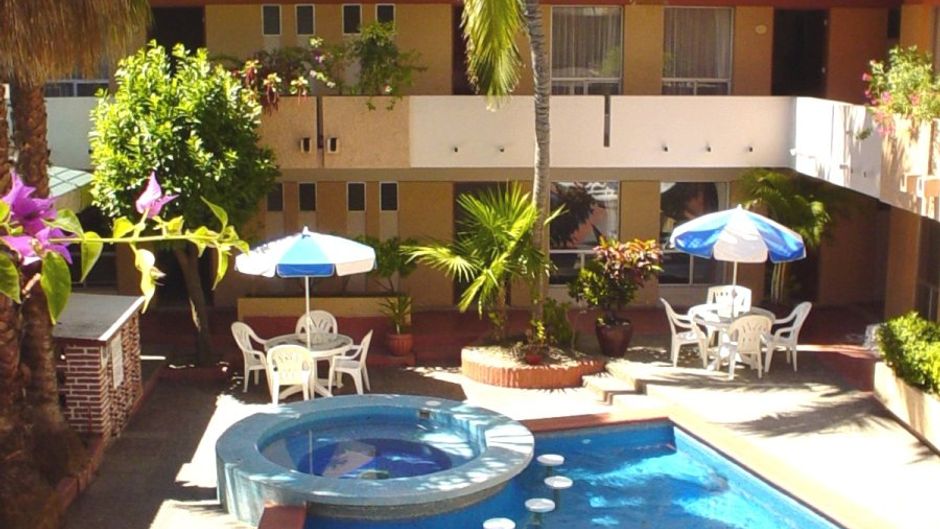 Hotel Azteca Inn Pool