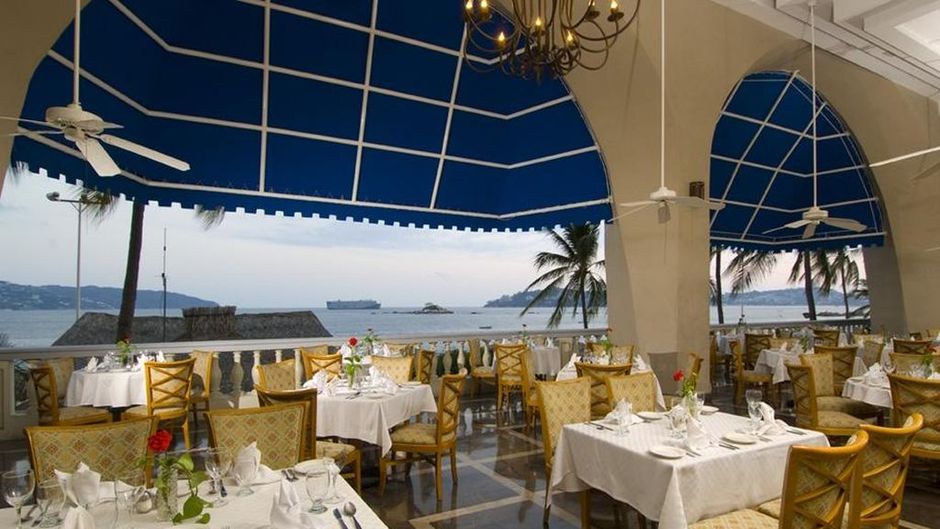 Avalon Excalibur Acapulco Bar/Lounge