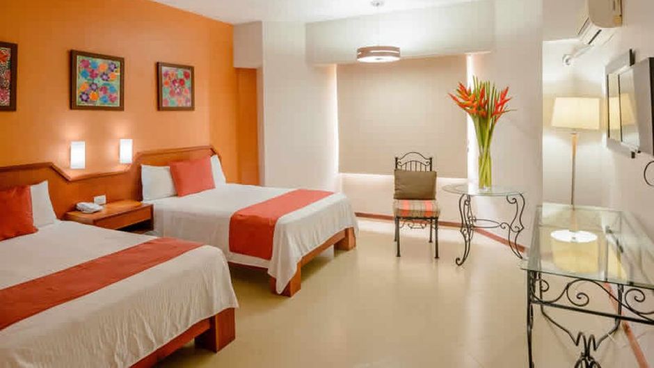 Loma Real Hotel Room