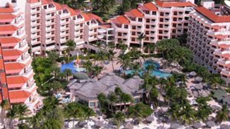 Playa Linda Beach Resort Exterior