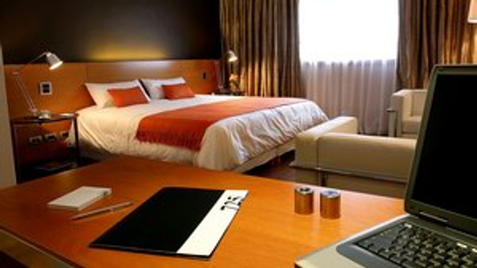 725 Continental Hotel Room