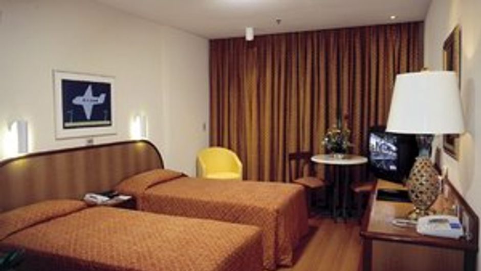 Windsor Excelsior Hotel Room