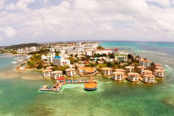 Decameron Aquarium