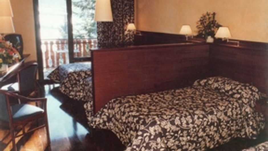 Coma Hotel Room