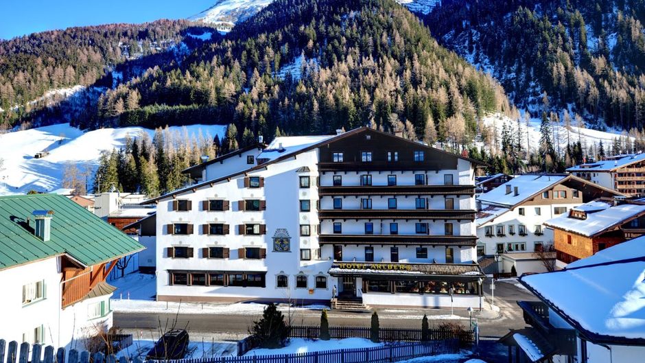Arlberg Hotel Exterior