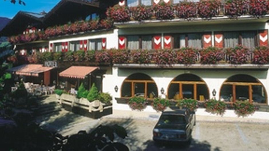 Hotel Zur Burg Exterior
