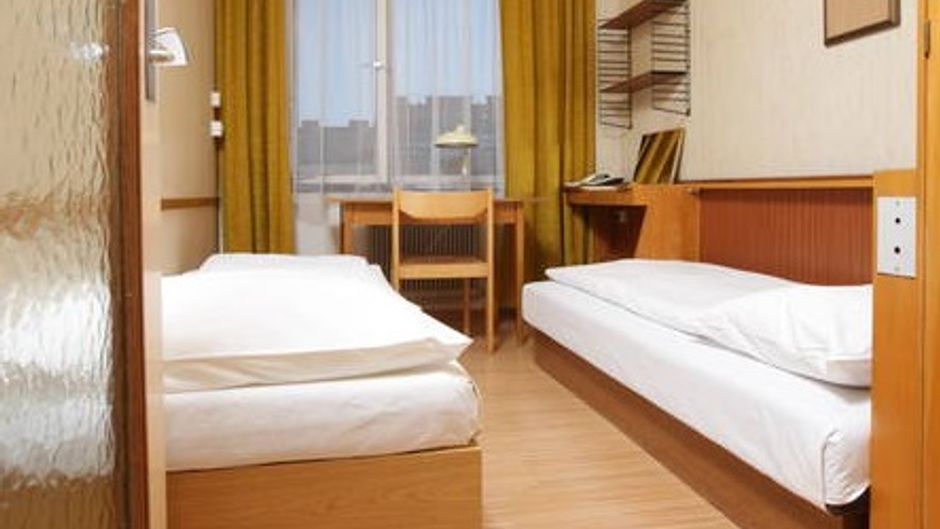 Academia Hotel Room