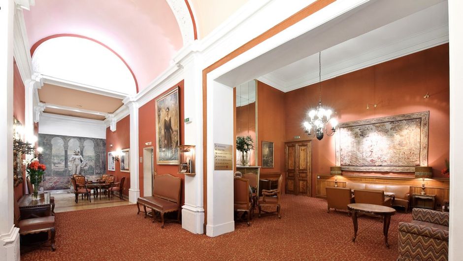 Hotel Regina Lobby