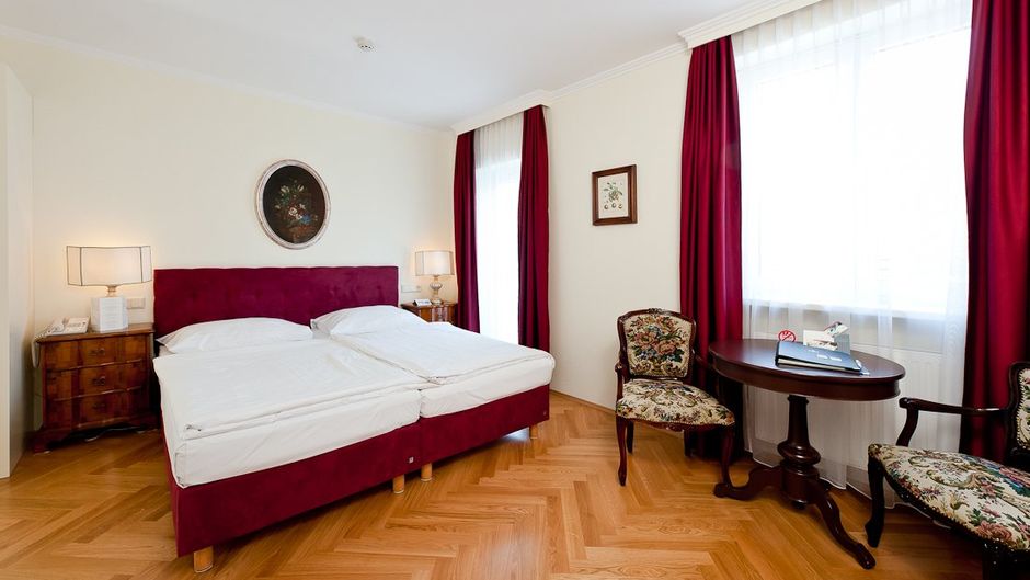 Hotel Regina Room