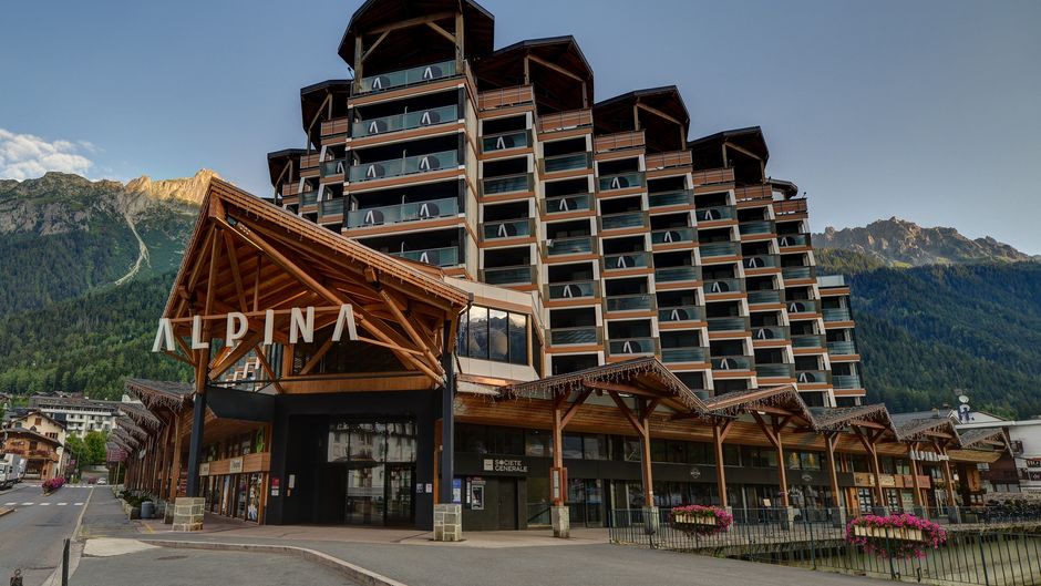 Alpina Hotel Exterior