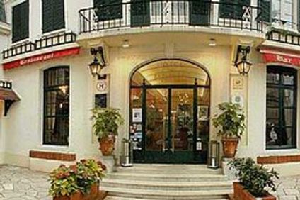 Hotel de Paris et la Poste