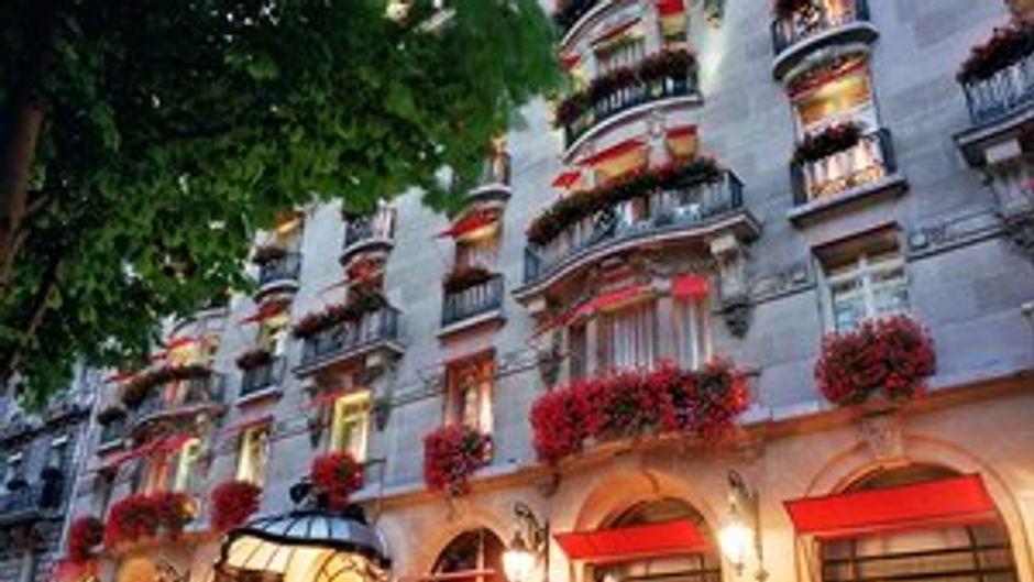 Hotel Plaza Athenee Paris Exterior