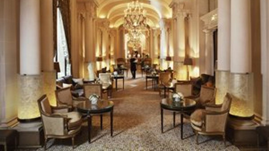 Hotel Plaza Athenee Paris Lobby