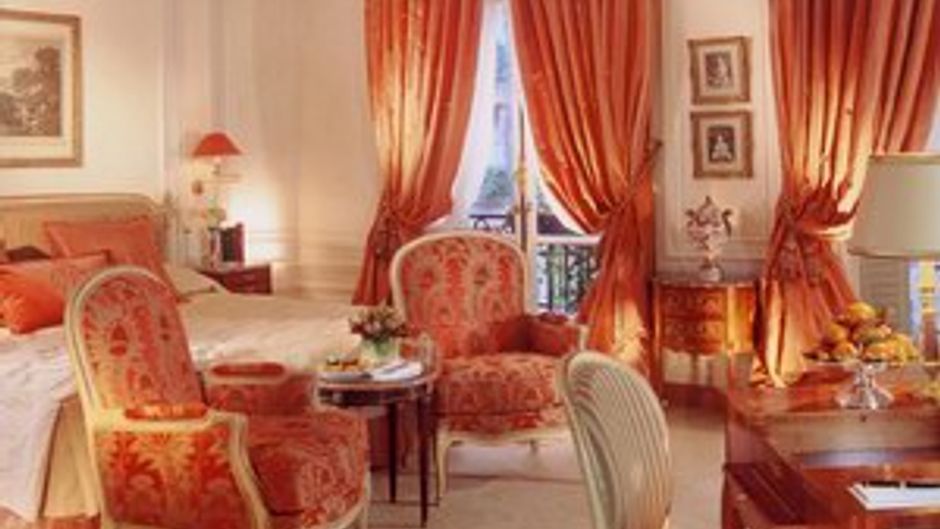 Hotel Plaza Athenee Paris Room