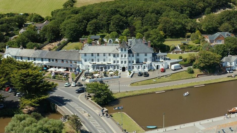 Falcon Hotel Exterior