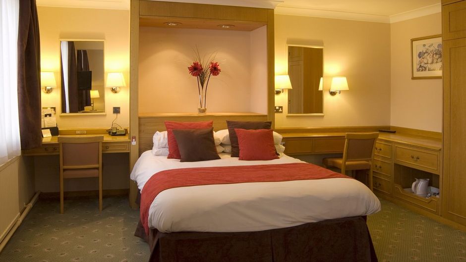 The Strathdon Hotel Suite
