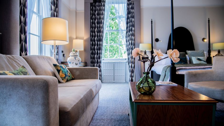Queen's Hotel Cheltenham Room