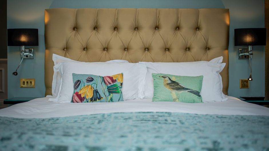 Queen's Hotel Cheltenham Room