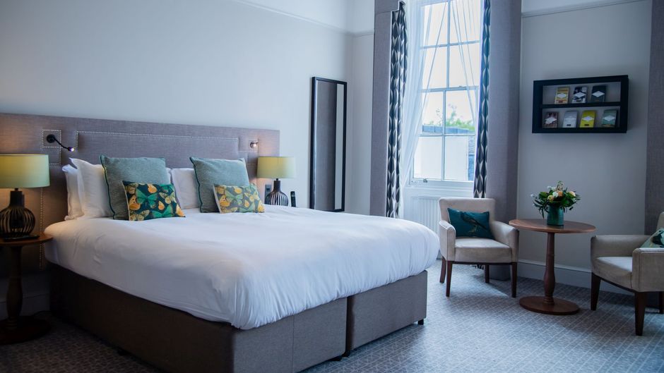 Queen's Hotel Cheltenham Room