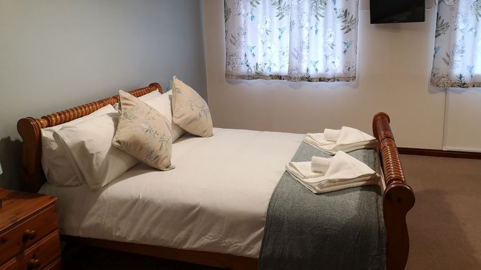George & Abbotsford Hotel Room