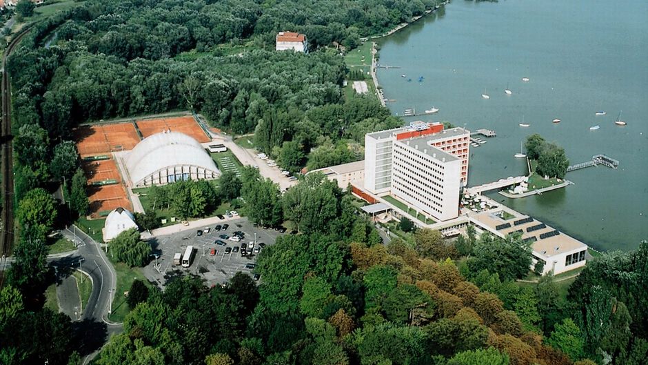Hotel Helikon Exterior