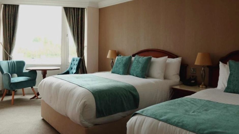 Central Hotel Donegal Room