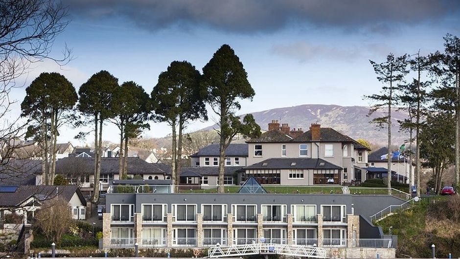 Lakeside Hotel Exterior