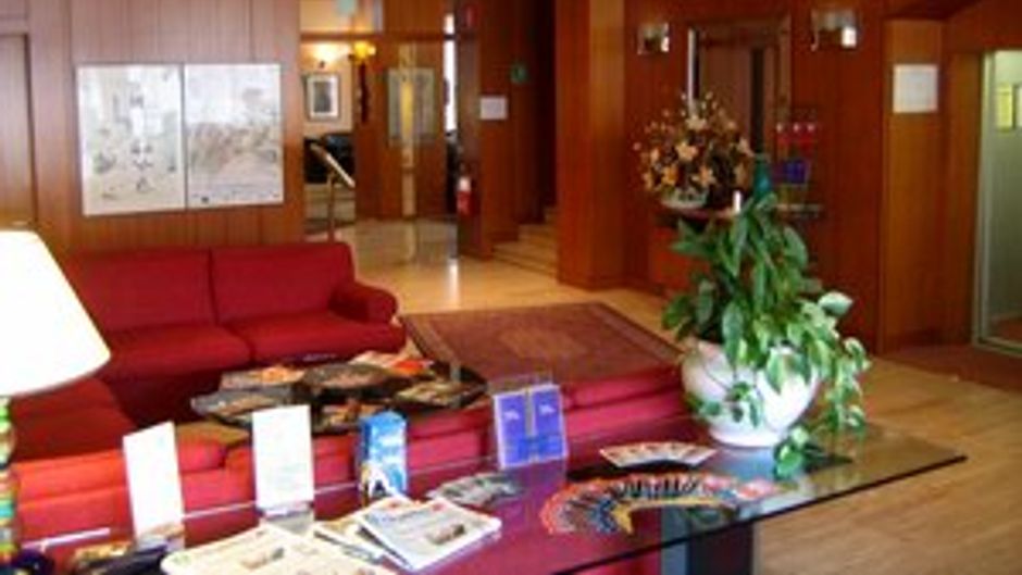 Hotel de la Ville Lobby