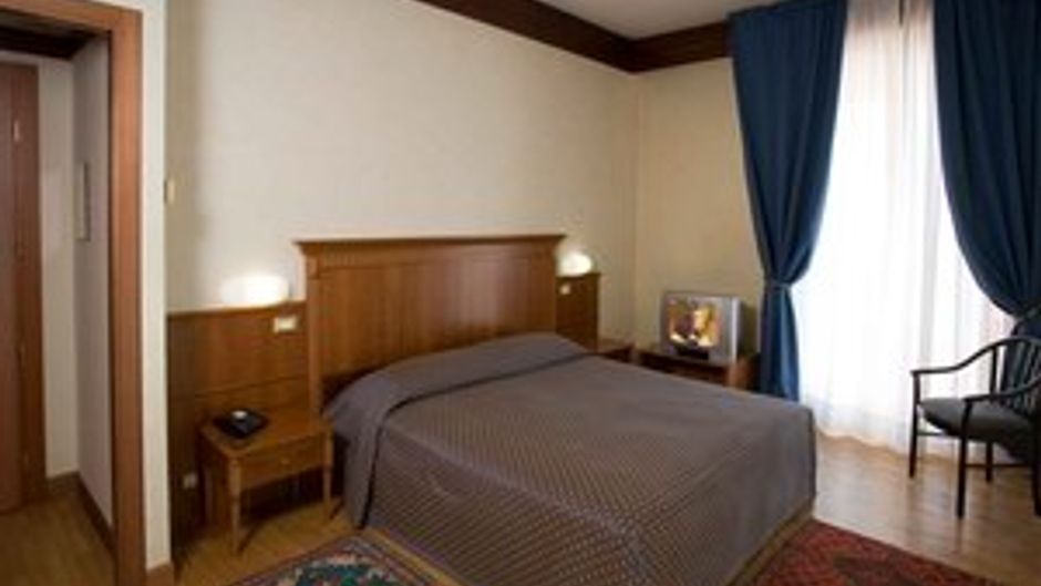 Bellevue Hotel Room
