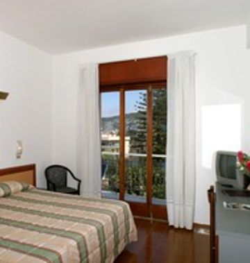 Caravel Hotel