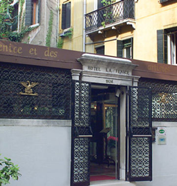 La Fenice et des Artistes Hotel