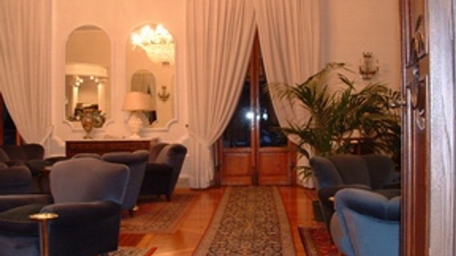 Royal Hotel Lobby