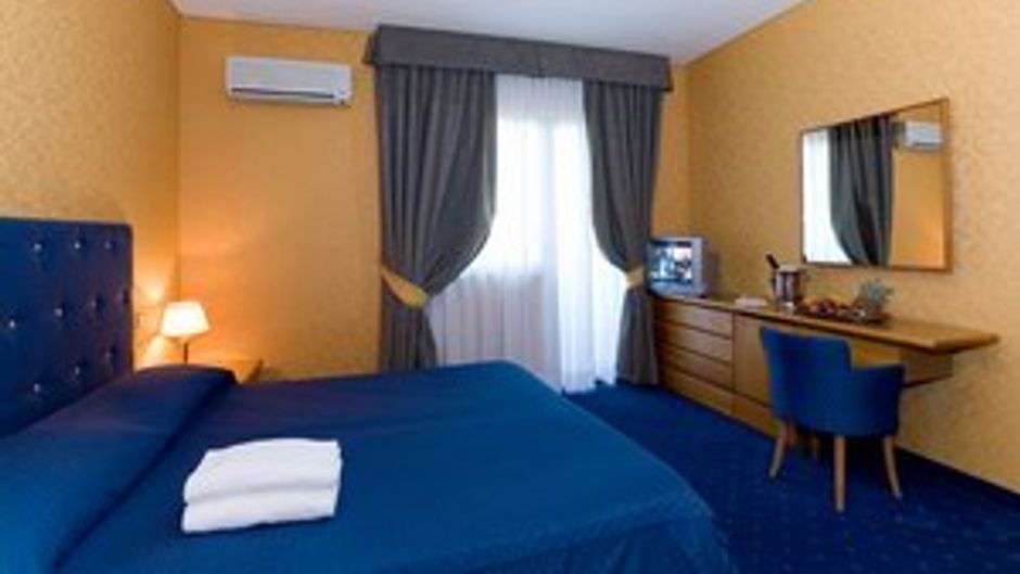 Setar Hotel Room