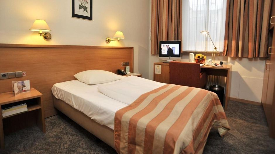 Hotel Central Molitor Room