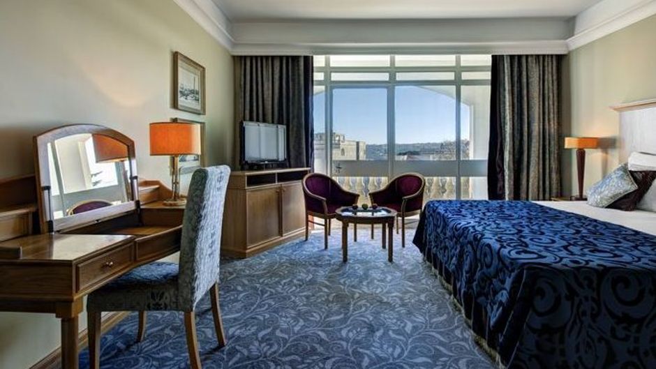Corinthia Palace Hotel Room