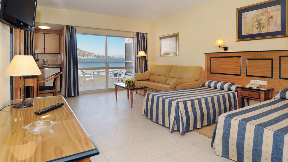 Pyr Fuengirola Aparthotel Room
