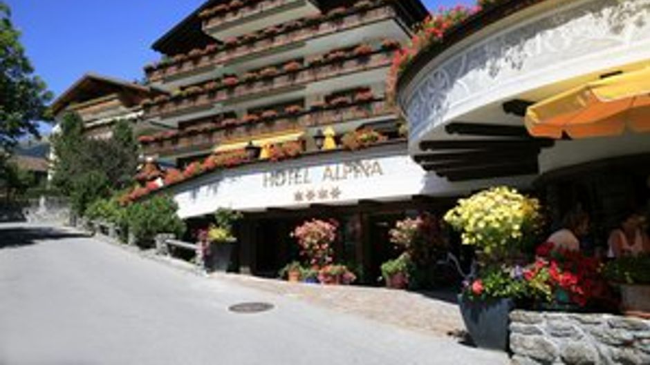 Alpina Hotel Exterior