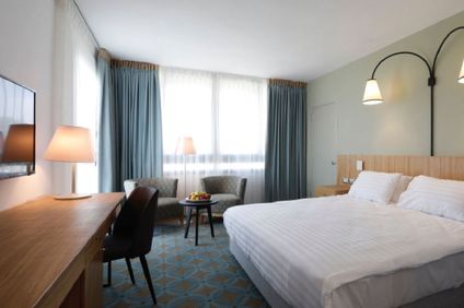Seven Arches Hotel