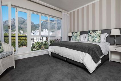 Cape Town Hollow Hotel