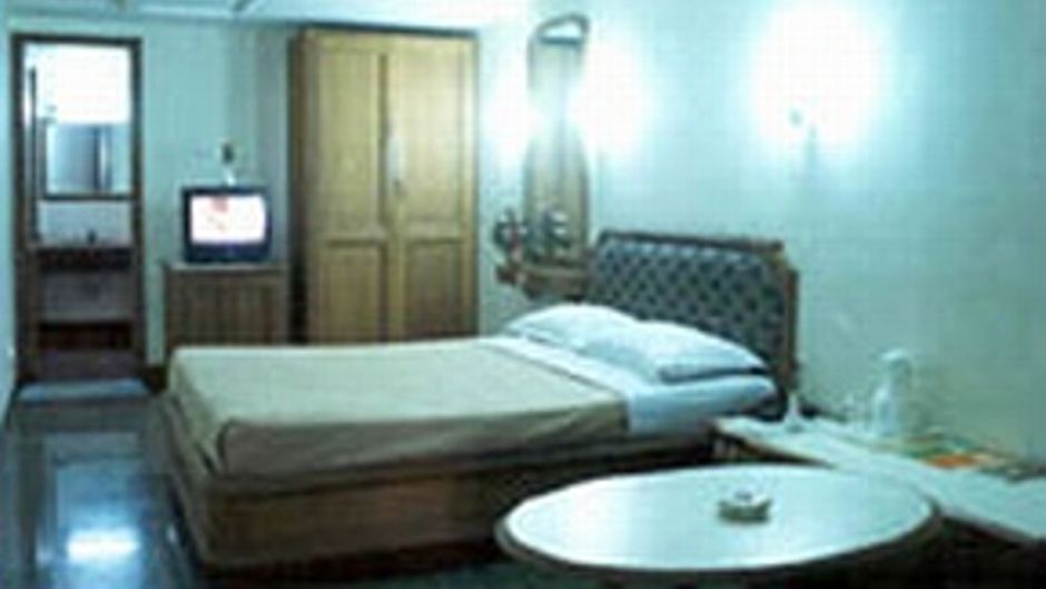 New Woodlands Hotel Room