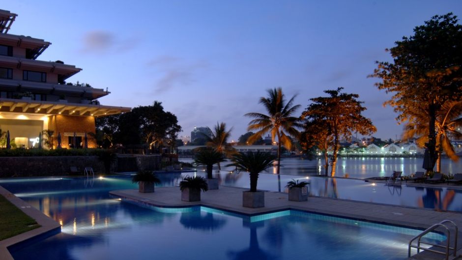 Cinnamon Lakeside Colombo Pool
