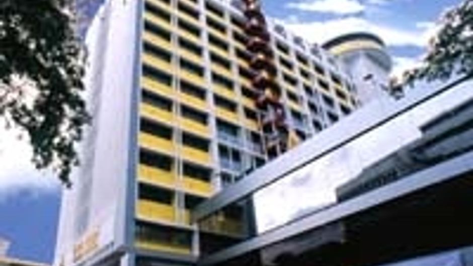 Narai Hotel Exterior