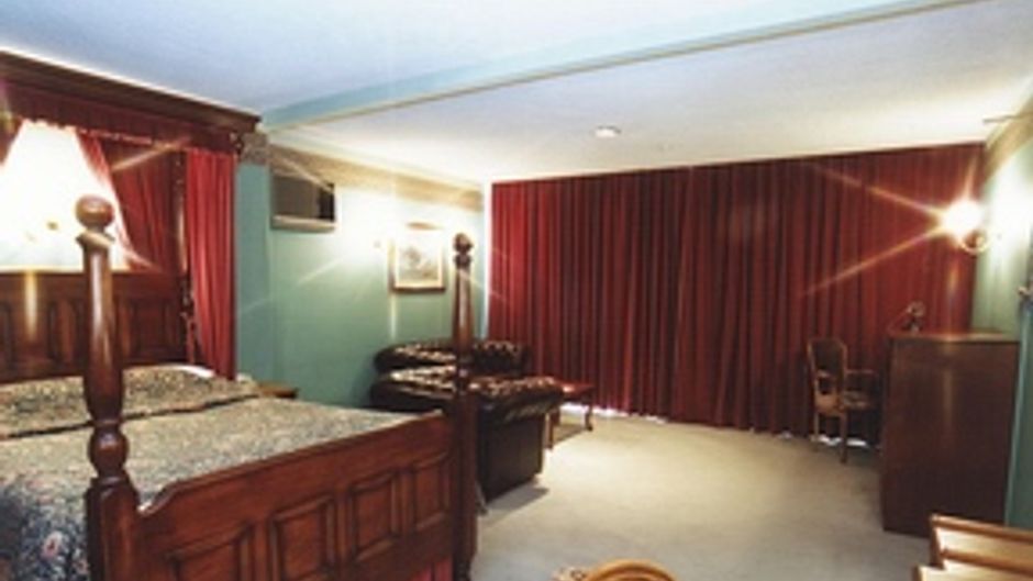 Hotel Adelaide International Suite