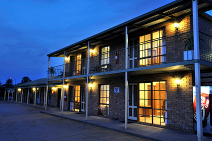 Statesman Motor Inn