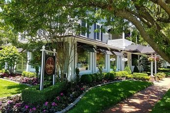 The Chateau Inn & Suites
