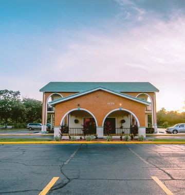 Shining Light Inn & Suites
